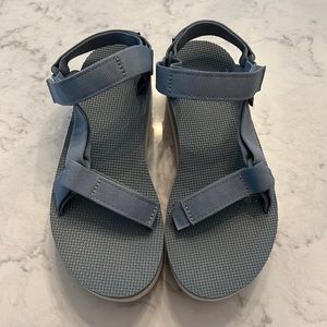 Teva Flatform Universal GENTLY USED